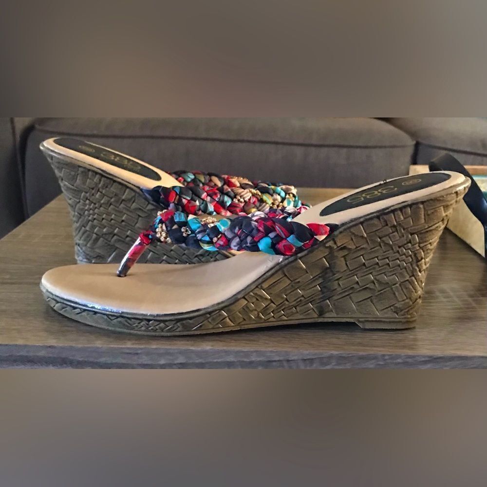 NWOT … 385 FIFTH “Size: 8” Wedged Sandals